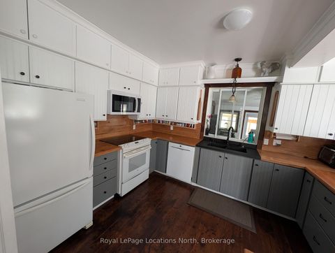 Photo 7 at 236 Phillips Street, Stayner, Clearview