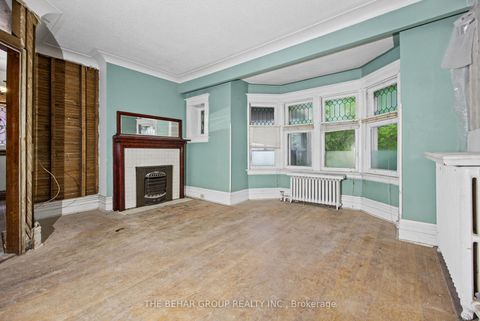 Photo 1 at 319 Indian Road, Swansea, Toronto