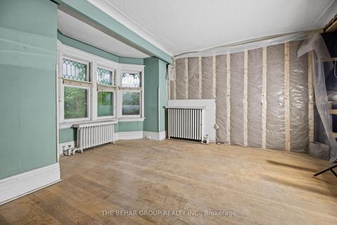 Photo 7 at 319 Indian Road, Swansea, Toronto
