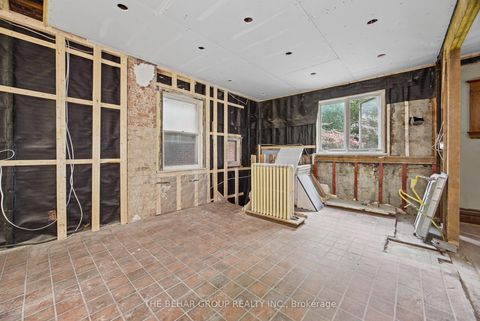 Photo 9 at 319 Indian Road, Swansea, Toronto