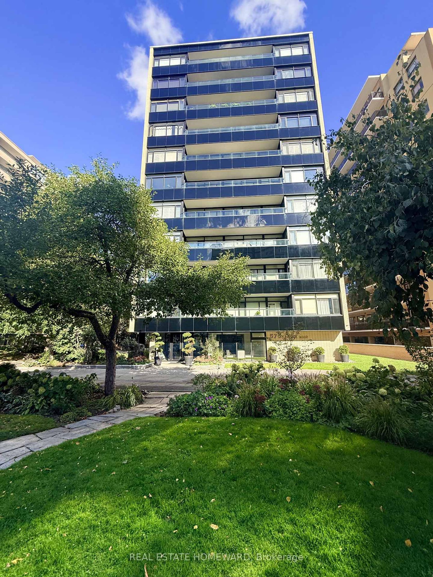 203 - 575 Avenue Road, St. Clair, Toronto 