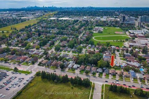Photo 1 at 1028 Kennedy Road, Dorset Park, Toronto