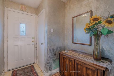 Photo 5 at 1028 Kennedy Road, Dorset Park, Toronto