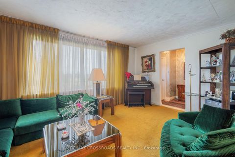 Photo 6 at 1028 Kennedy Road, Dorset Park, Toronto