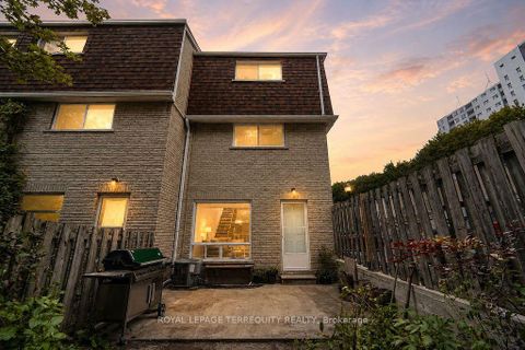 Photo 2 at 7 - 91 Rameau Drive, Hillcrest Village, Toronto