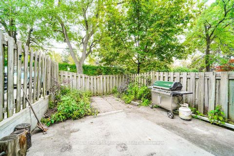 Photo 4 at 7 - 91 Rameau Drive, Hillcrest Village, Toronto