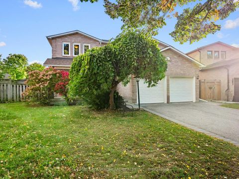 Photo 2 at 11 Espby Court, Westbrook, Richmond Hill