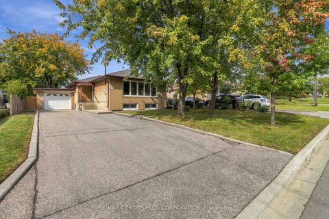 Photo 1 at 122 Wyndale Drive, Maple Leaf, Toronto