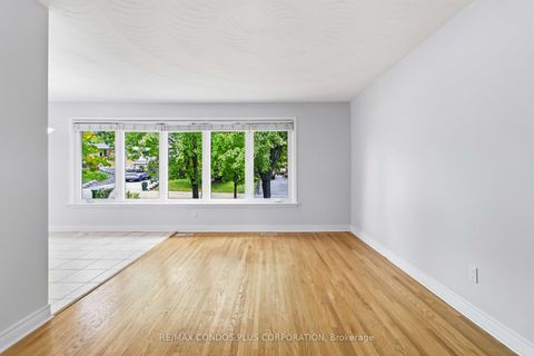 Photo 4 at 122 Wyndale Drive, Maple Leaf, Toronto