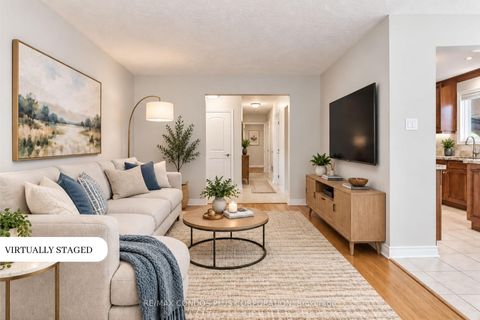 Photo 7 at 122 Wyndale Drive, Maple Leaf, Toronto
