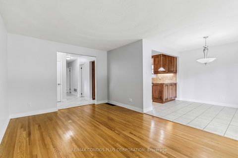 Photo 8 at 122 Wyndale Drive, Maple Leaf, Toronto
