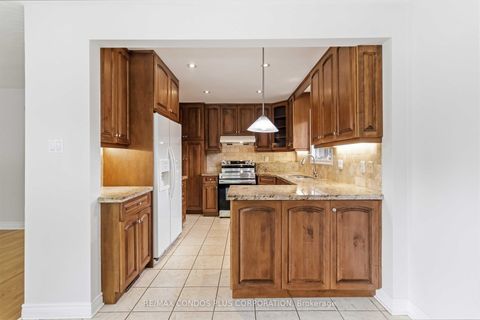Photo 13 at 122 Wyndale Drive, Maple Leaf, Toronto