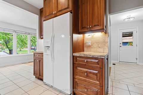 Photo 17 at 122 Wyndale Drive, Maple Leaf, Toronto