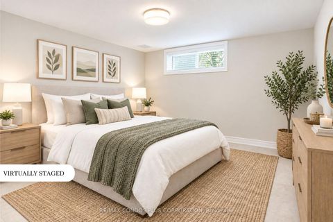 Photo 31 at 122 Wyndale Drive, Maple Leaf, Toronto
