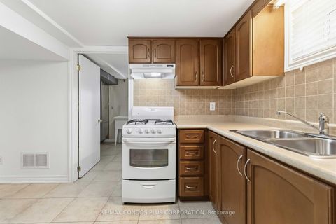 Photo 34 at 122 Wyndale Drive, Maple Leaf, Toronto