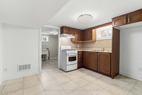Photo 35 at 122 Wyndale Drive, Maple Leaf, Toronto