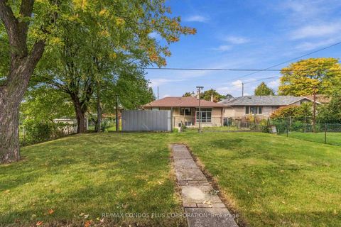 Photo 40 at 122 Wyndale Drive, Maple Leaf, Toronto