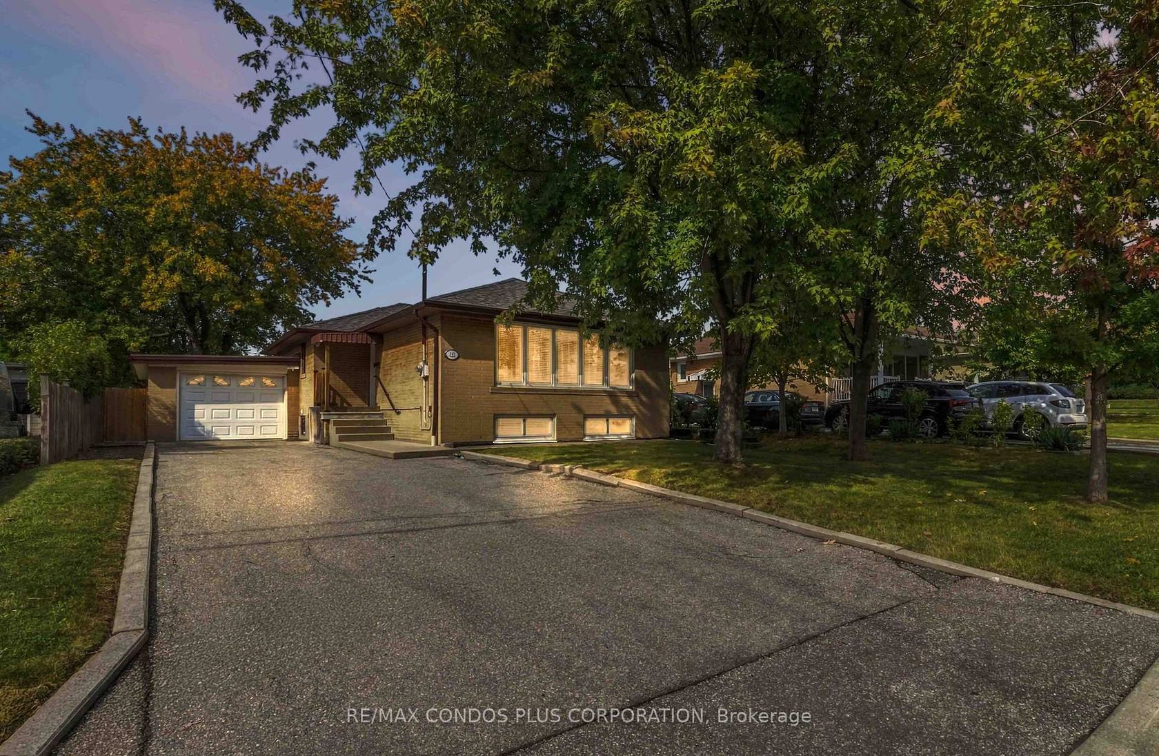 122 Wyndale Drive, Maple Leaf, Toronto 