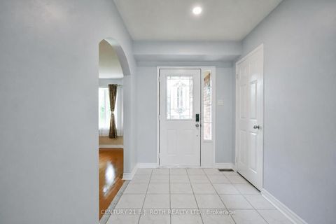 Photo 1 at 17 CROMPTON Drive, Little Lake, Barrie