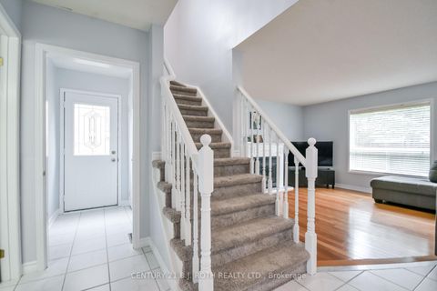 Photo 2 at 17 CROMPTON Drive, Little Lake, Barrie