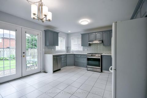 Photo 5 at 17 CROMPTON Drive, Little Lake, Barrie