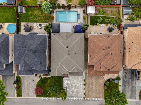Photo 2 at 36 Calista Street, Vellore Village, Vaughan