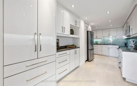 Photo 16 at 1704 - 1 Concorde Place, Don Mills, Toronto