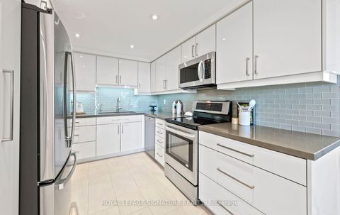 Photo 17 at 1704 - 1 Concorde Place, Don Mills, Toronto