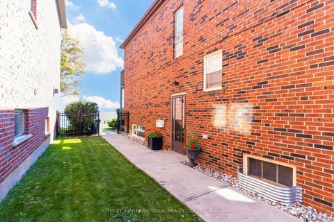 Photo 4 at 407 Lake Promenade, Long Branch, Toronto