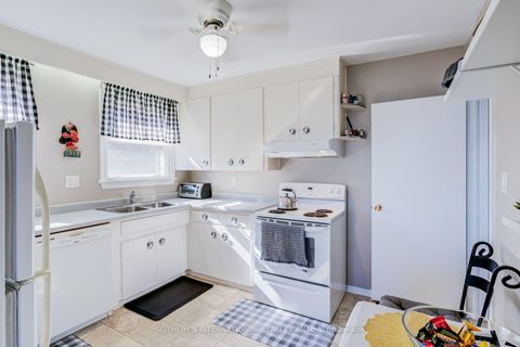 Photo 13 at 407 Lake Promenade, Long Branch, Toronto