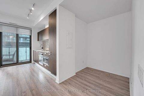 Photo 11 at 711 - 50 Charles Street E, Yonge Corridor, Toronto