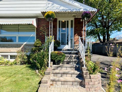 Photo 2 at 3 Brantwood Drive, Woburn, Toronto