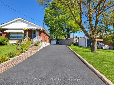 Photo 3 at 3 Brantwood Drive, Woburn, Toronto
