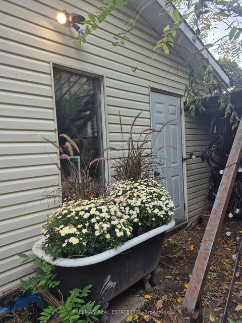 Photo 25 at 203 Fairview Avenue, Junction Area, Toronto