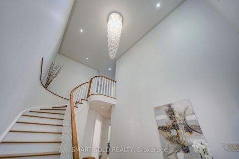 Photo 8 at 14 Giordano Way, Patterson, Vaughan