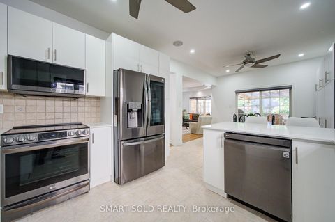 Photo 14 at 14 Giordano Way, Patterson, Vaughan