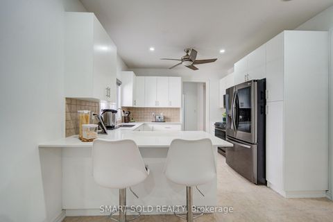 Photo 15 at 14 Giordano Way, Patterson, Vaughan