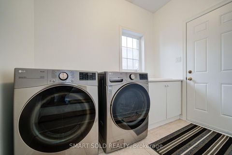 Photo 22 at 14 Giordano Way, Patterson, Vaughan