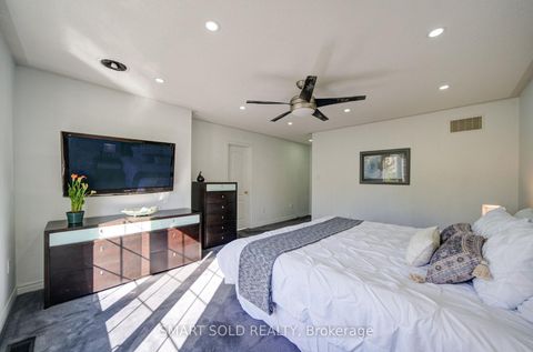 Photo 25 at 14 Giordano Way, Patterson, Vaughan