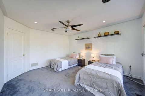 Photo 30 at 14 Giordano Way, Patterson, Vaughan