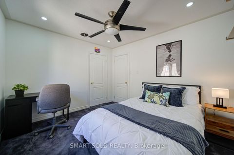 Photo 32 at 14 Giordano Way, Patterson, Vaughan