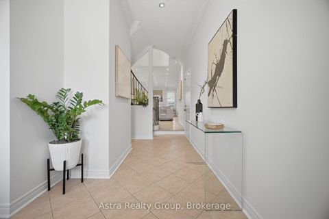 Photo 5 at 14 Daiseyfield Crescent, Vellore Village, Vaughan