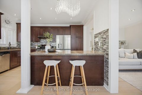 Photo 13 at 14 Daiseyfield Crescent, Vellore Village, Vaughan