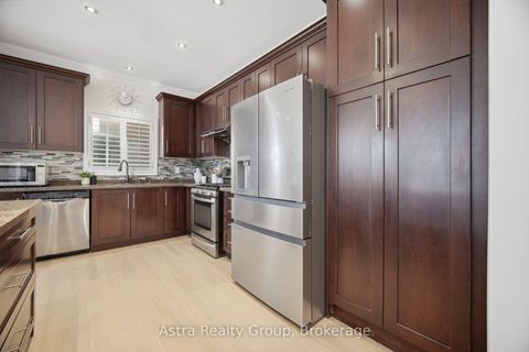 Photo 15 at 14 Daiseyfield Crescent, Vellore Village, Vaughan