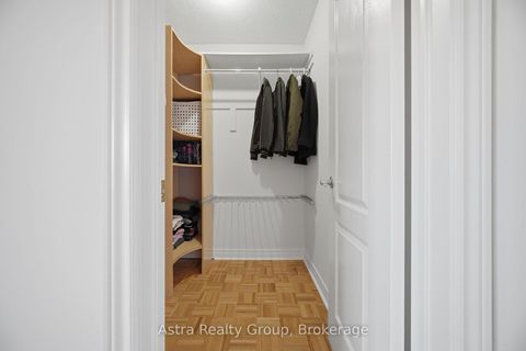 Photo 23 at 14 Daiseyfield Crescent, Vellore Village, Vaughan