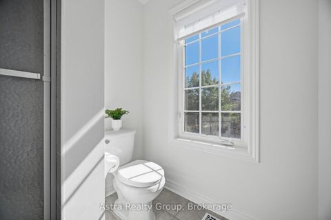 Photo 28 at 14 Daiseyfield Crescent, Vellore Village, Vaughan