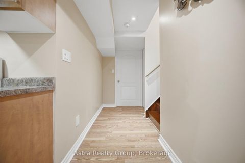 Photo 30 at 14 Daiseyfield Crescent, Vellore Village, Vaughan
