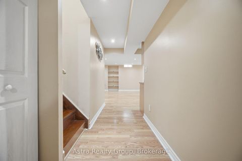 Photo 31 at 14 Daiseyfield Crescent, Vellore Village, Vaughan