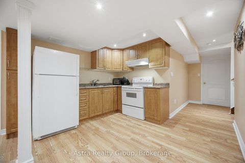 Photo 32 at 14 Daiseyfield Crescent, Vellore Village, Vaughan
