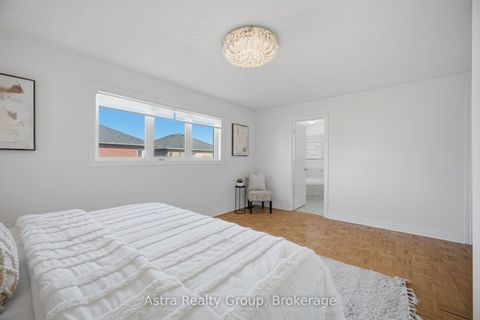 Photo 47 at 14 Daiseyfield Crescent, Vellore Village, Vaughan